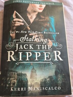 Stalking Jack the Ripper by Kerri Maniscalco - Teal Gothic Cover